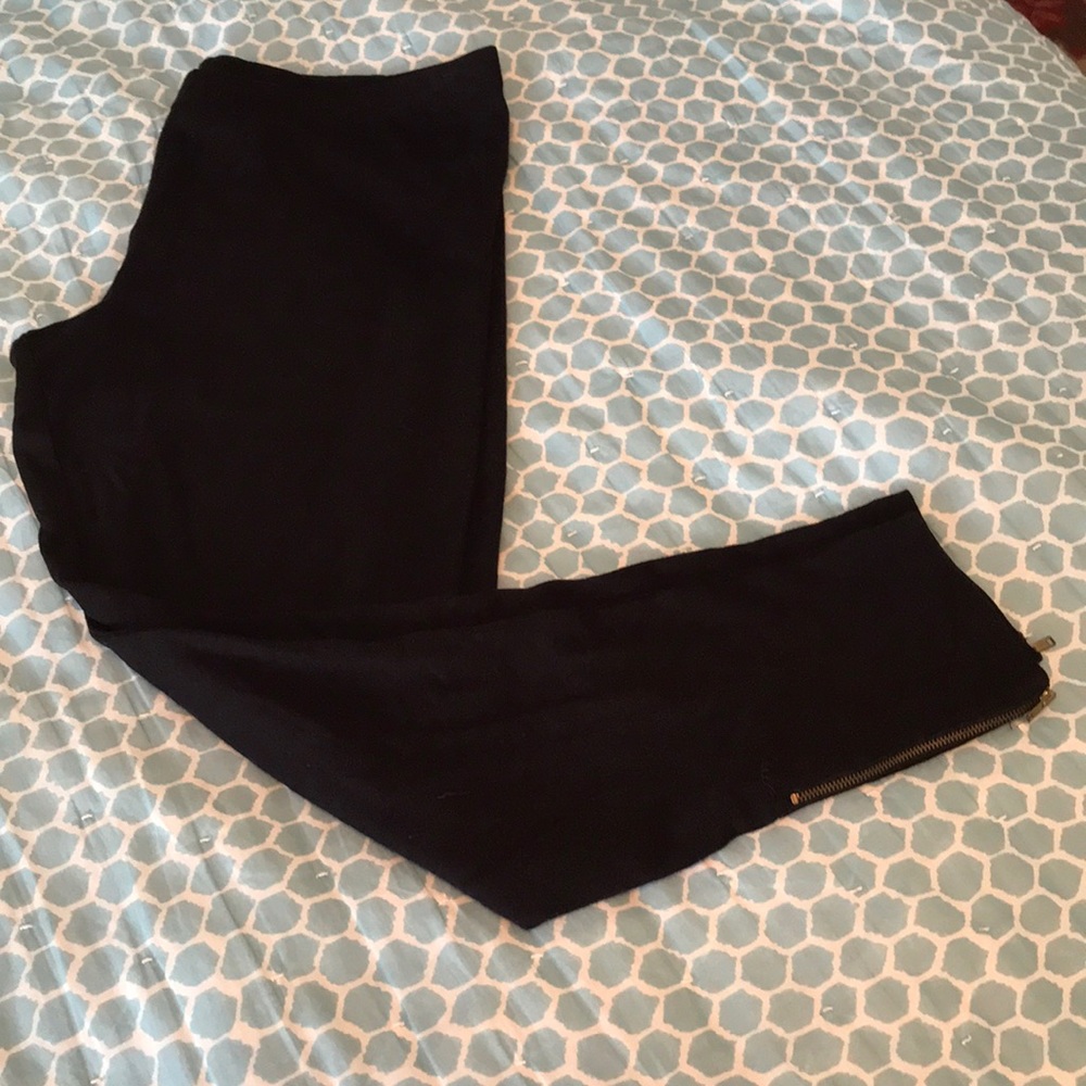 H&M legging with zipper detail